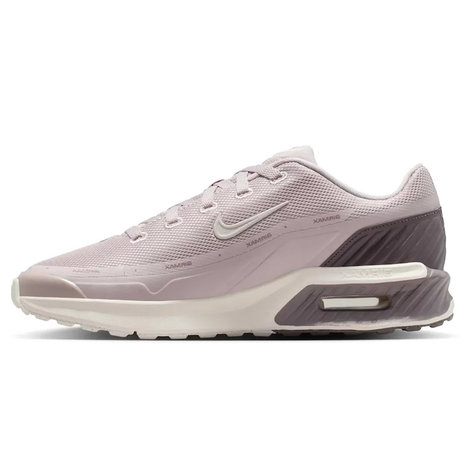 Tênis Nike Air Max feminino roxo, vista lateral mostrando design e sola texturizada
